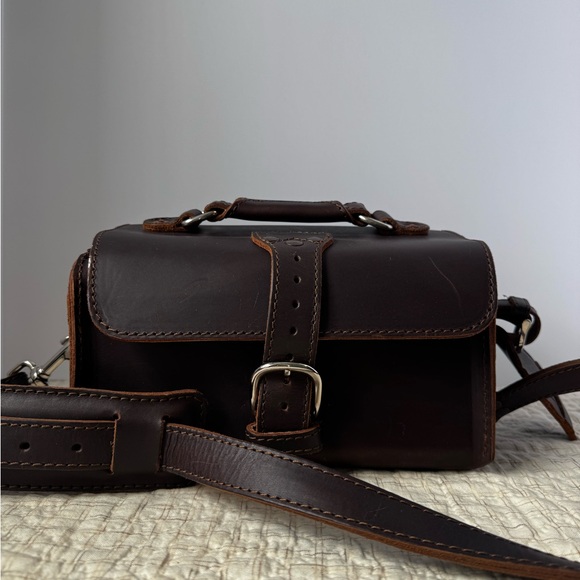 Classic Walnut Leather Messenger Bag